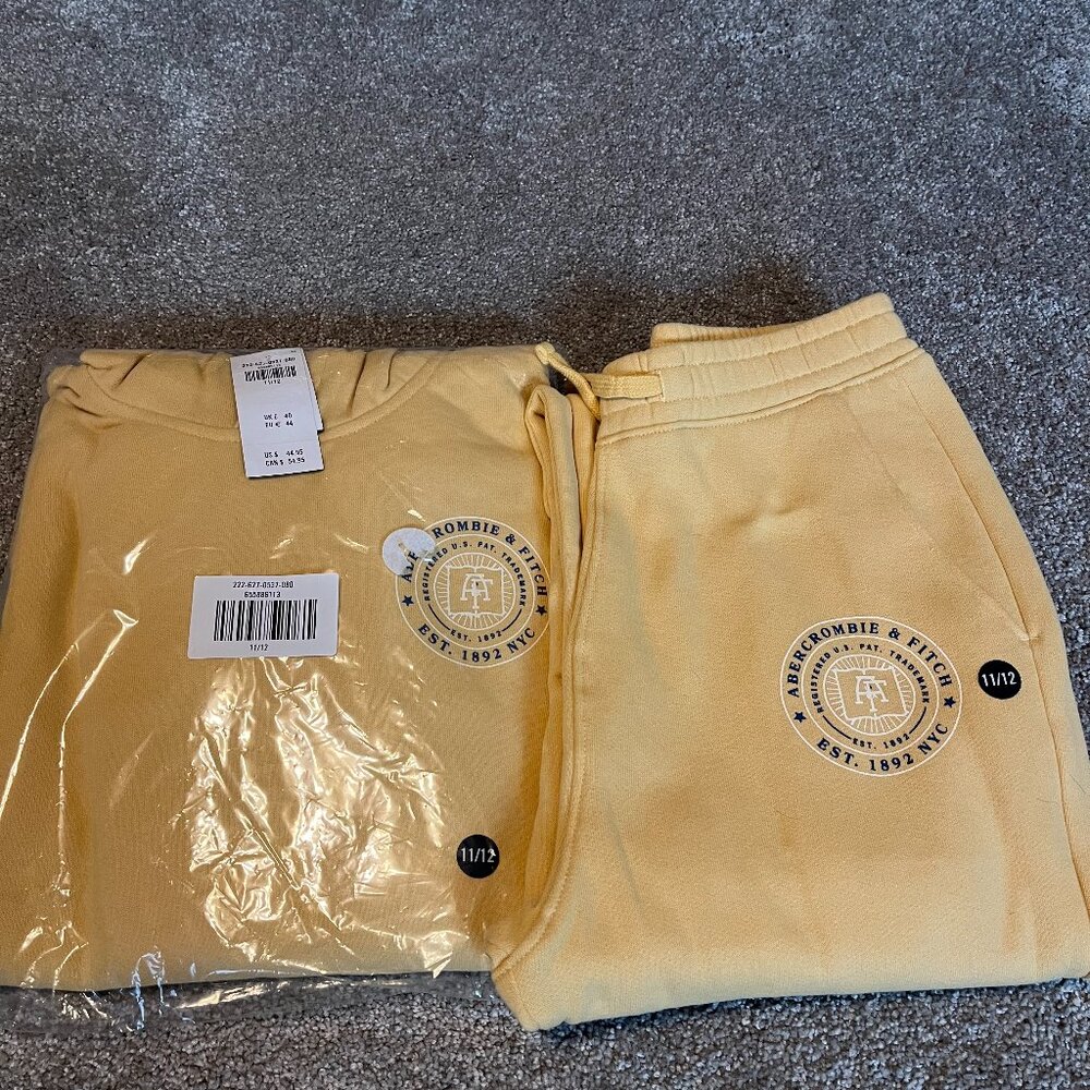 NWT Boys Abercrombie kids sweatsuit: 11-12